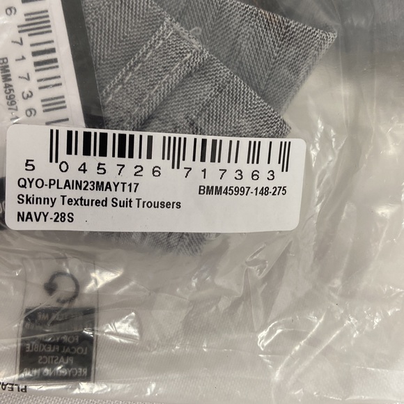 BOOHOO MEN'S SKINNY TEXTURED DRESS PANTS IN NAVY SIZE 28 - NWT $50 - Picture 10 of 11